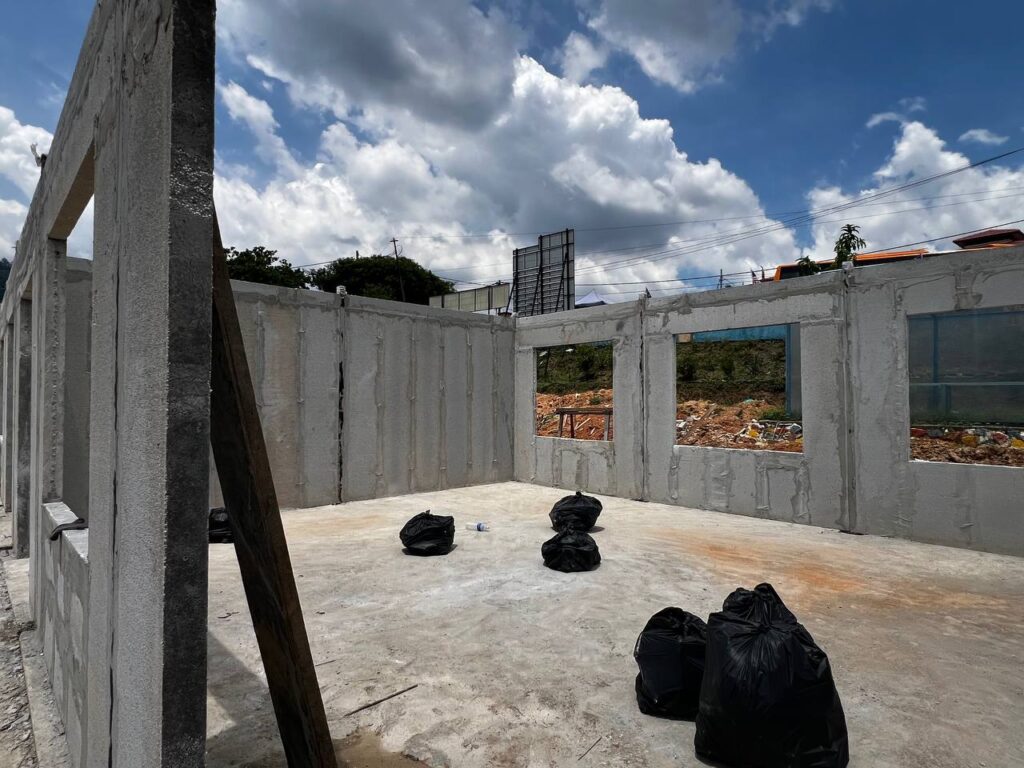 photo_6114105938832115690_y