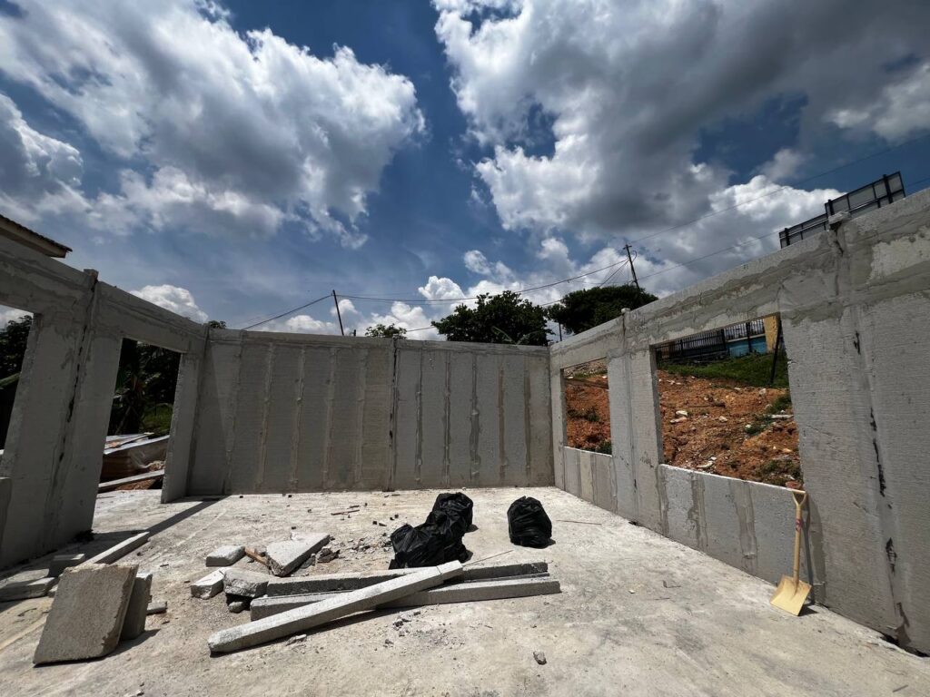 photo_6114105938832115692_y